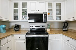 Fridge, microwave, oven, stovetop - Beach n Bay 2 BR Condo w\ Beach Access Boat Slip & Stunning Views (Gulf Shores)