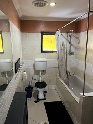Shower, towels, soap, toilet paper - 5 person apartment with balcony in vibrant Wailoaloa, Nadi (Nadi)