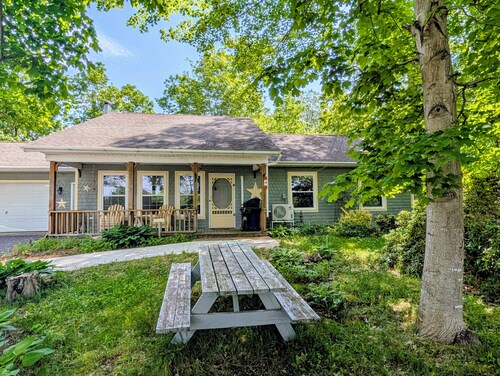 Storybook Craftsman Cottage - Annapolis Valley