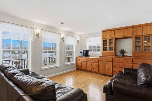 Storybook Craftsman Cottage - Annapolis Valley