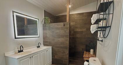 Quaint 2-bedroom bungalow perched above Homer and Kachemak Bay.
