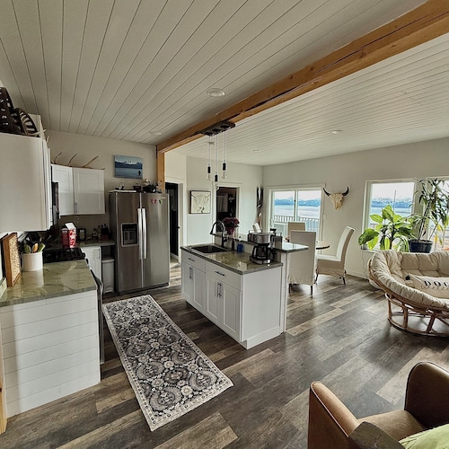 Quaint 2-bedroom bungalow perched above Homer and Kachemak Bay.