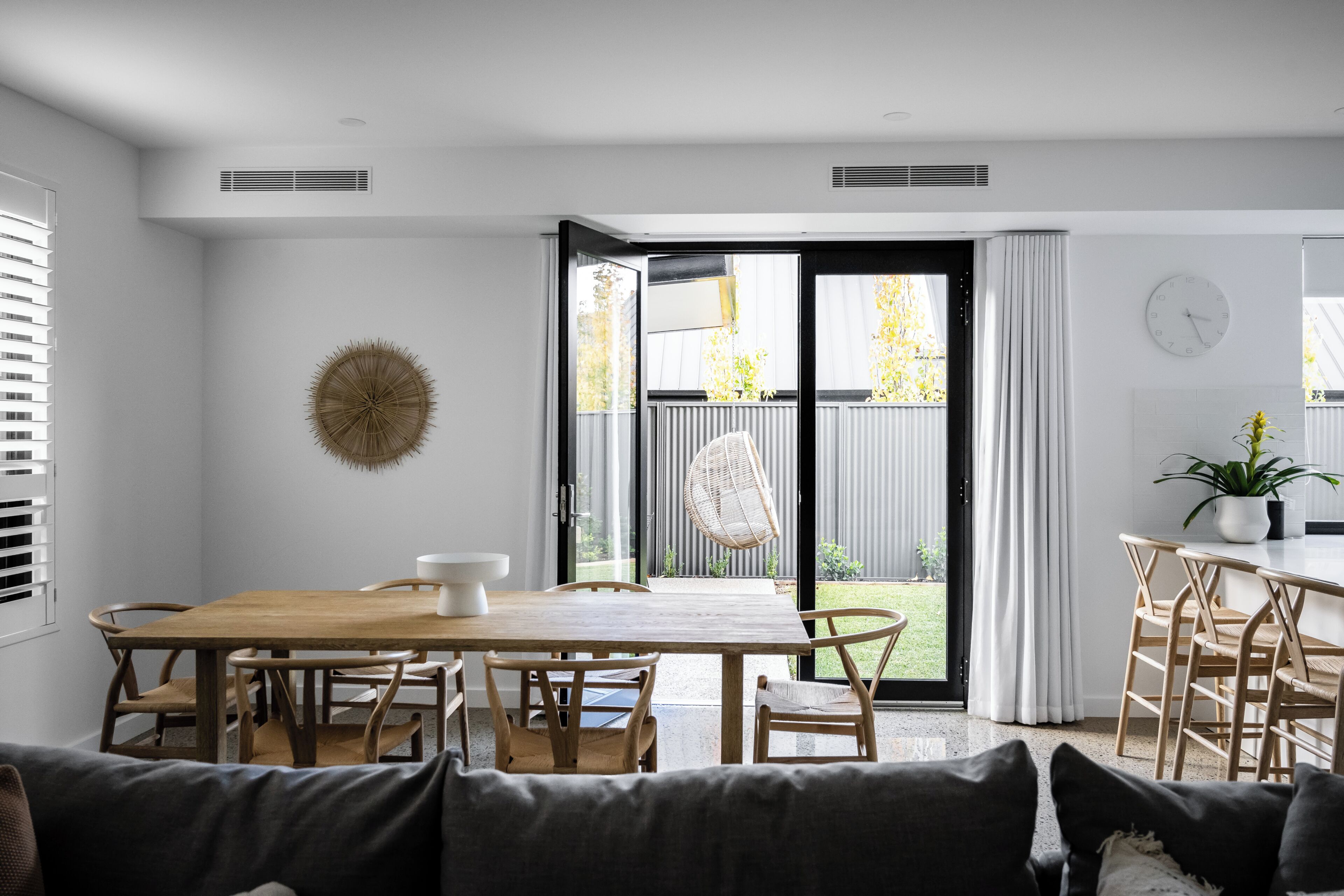 Vale 194 no. 5 (3 Bedroom House) | Espacio para trabajar con laptop y tabla de planchar con plancha 