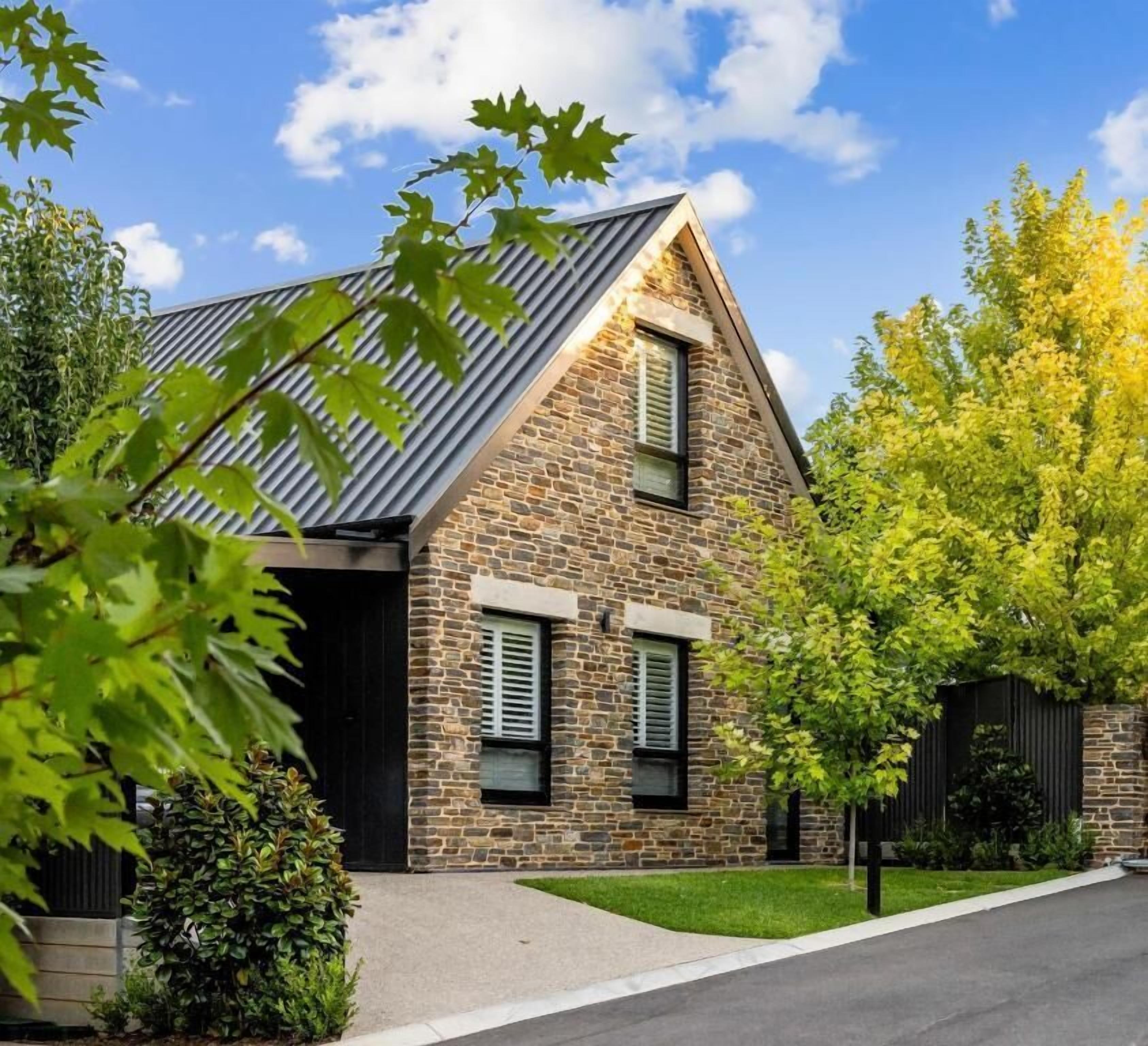 Vale 194 no. 1 (3 Bedroom house)