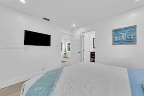 3 bedrooms, iron/ironing board, free WiFi, bed sheets - 3-bedroom house in lovely Fort Lauderdale with AC (Fort Lauderdale)