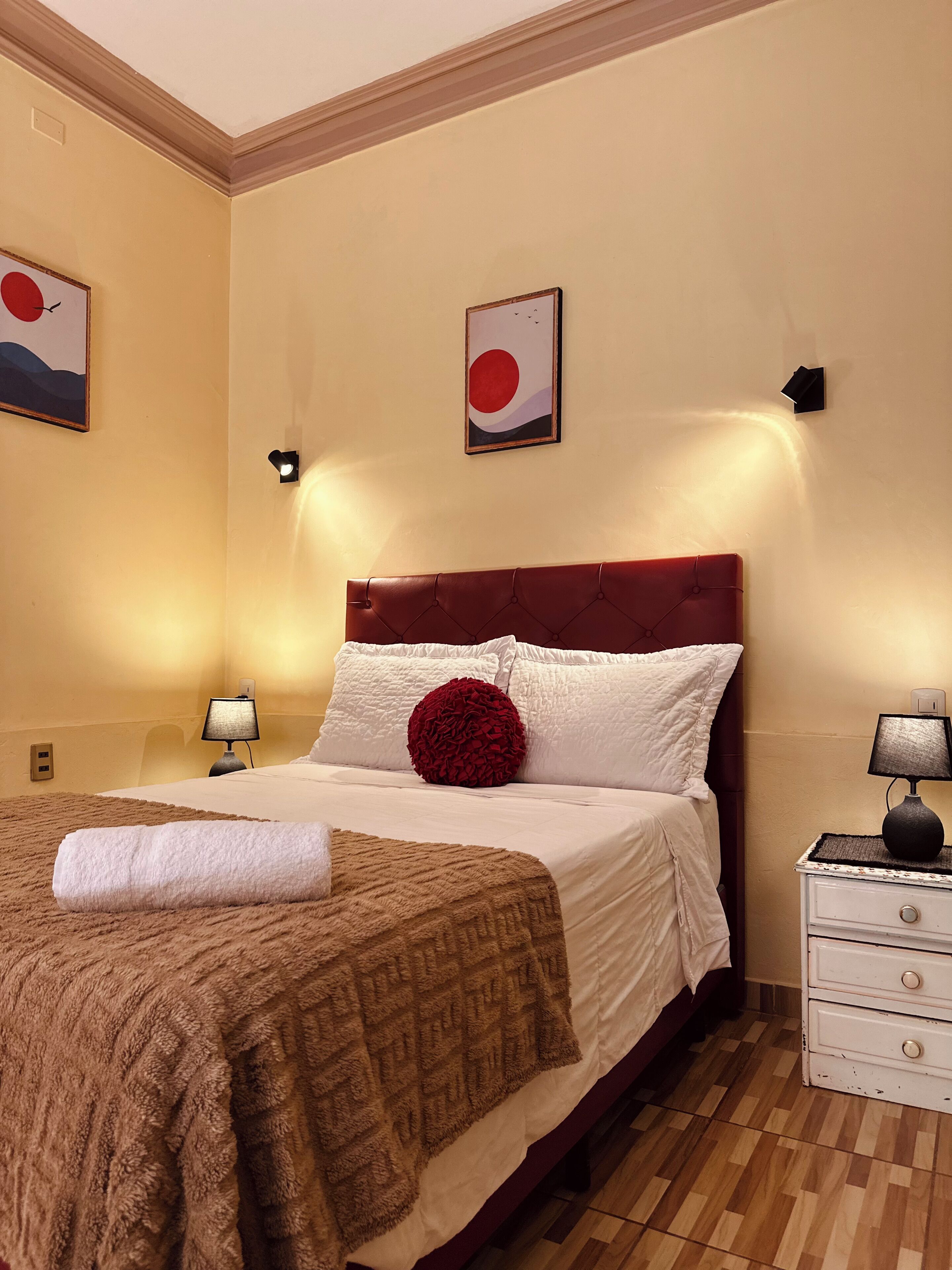 Comfort-Doppelzimmer, Blick auf den Innenhof | Bügeleisen/Bügelbrett, kostenloses WLAN