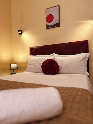 Comfort Double Room, Courtyard View | Seterika/papan seterika, Wi-fi percuma 