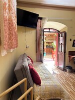 Comfort Double Room, Courtyard View | Living area