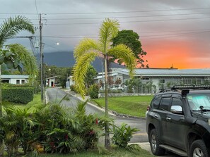Property grounds - Lava View Villa -Tropical Oasis + Jacuzzi (La Fortuna)
