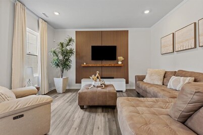 Perfect 4BR • Sleeps 10 • Family and Pet Friendly