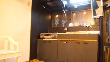 House, Non Smoking, Kitchen | Private kitchen | Mini-fridge, microwave, stovetop, cookware/dishes/utensils