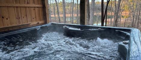 Outdoor spa tub