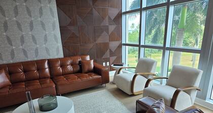 Lux in Black 2BR Bay, Pool & Ocean Views
