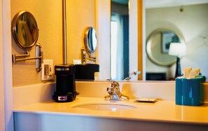 Interior - Premium King Room, Centrally Motel SF, FreeParking, Breakfast, Near Moscone (San Francisco)