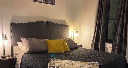 Black Hills Retreat - Spacious 2-BR Hot Springs Getaway: Walk to Fall River