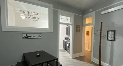 Black Hills Retreat - Spacious 2-BR Downtown Walkable Family Getaway
