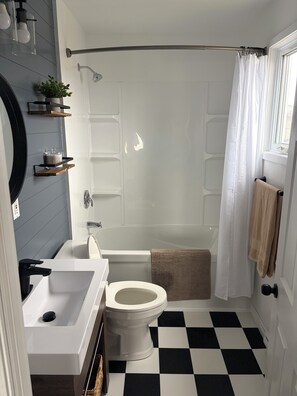 Handtücher, Seife, Toilettenpapier