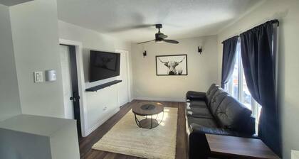 Soul Tides
Cozy ocean view home! Close to amenities. 8 minutes from ferry.