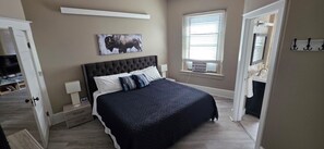 1 slaapkamer, een strijkplank/strijkijzer, gratis wifi, beddengoed