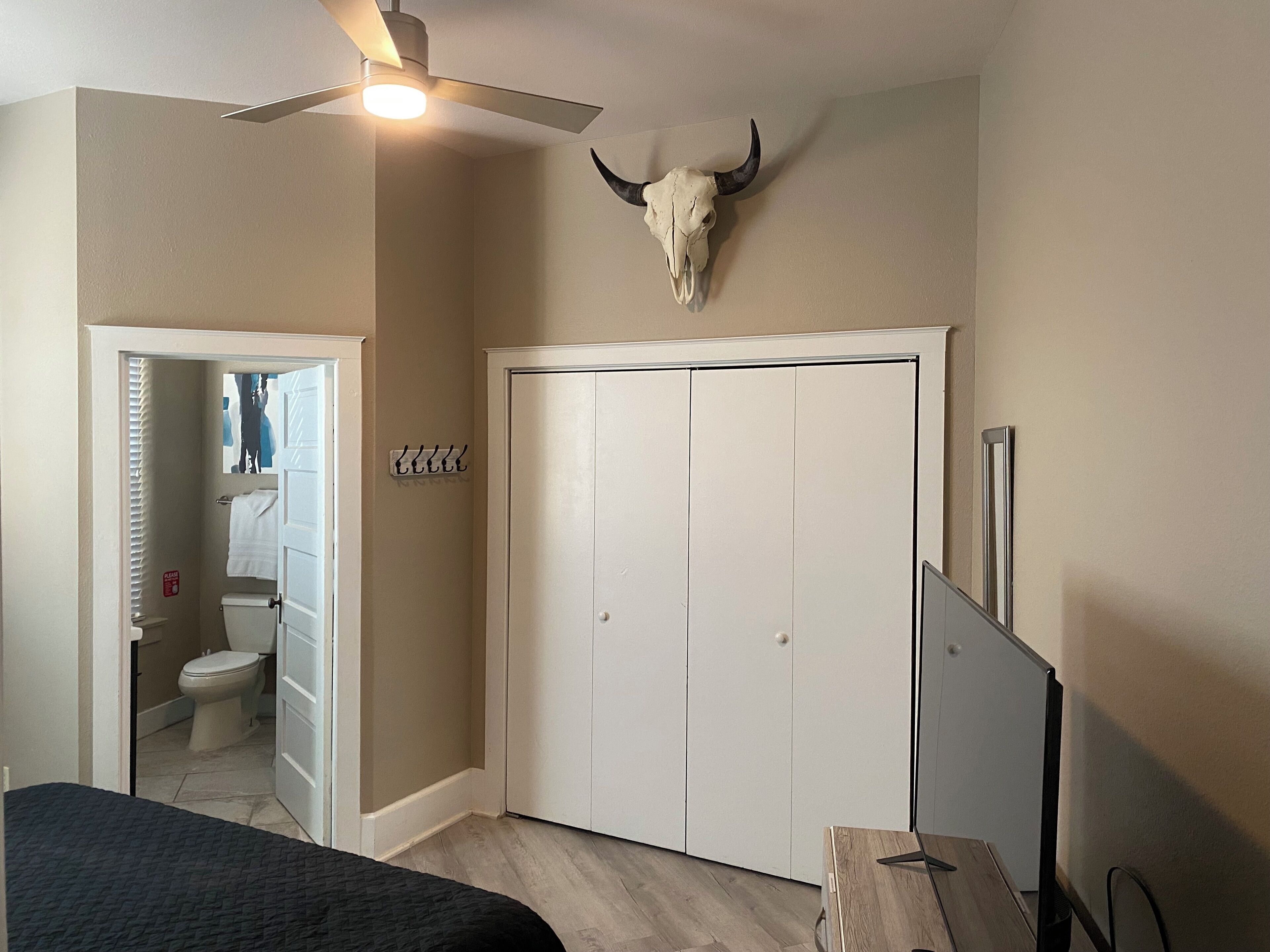 1 chambre, fer et planche à repasser, Wi-Fi gratuit, draps fournis