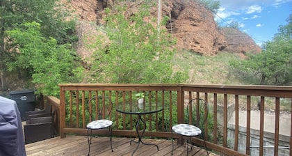 Bison Reserve Suite - Spacious 1-BR Downtown Walkable w/ River & Waterfall Views