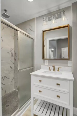 Bathroom - Pet-friendly 4-bedroom house AC and WIFI (Goose Creek)