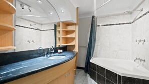 Shower, hair dryer, towels - Dawnbreak | Sunrise Balcony & Resort Pool (Cairns City)
