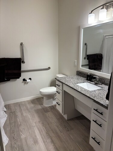 2-bedroom corporate apartment in delightful Shakopee with AC comfort