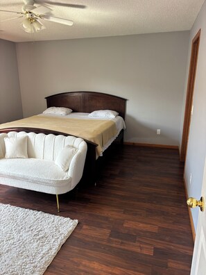 Room - 2-bedroom townhome in delightful Shakopee with AC comfort (Shakopee)