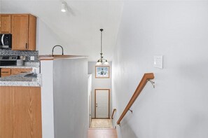 Interior - 2-bedroom townhome in delightful Shakopee with AC comfort (Shakopee)