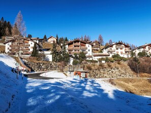 Exterior - Cosy apartment for 4 guests with WIFI, pool, TV, balcony, pets allowed and panoramic view (Salux)