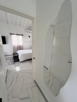 1 bedroom, WiFi - Cozy 1-bedroom apartment in lovely Osbourn with AC (Osbourn)