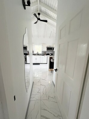 Private kitchen - Cozy 1-bedroom apartment in lovely Osbourn with AC (Osbourn)