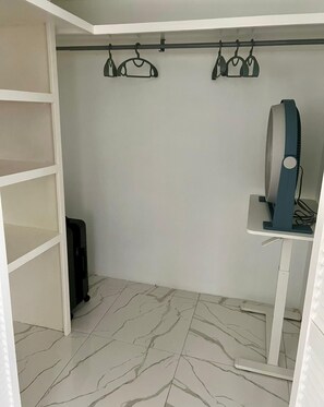Interior - Cozy 1-bedroom apartment in lovely Osbourn with AC (Osbourn)