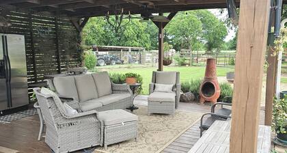 3-bedroom Cottage in the small Country town of Trinidad! Eat/Swim/Relax! REPEAT!