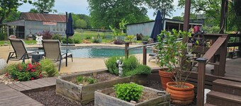 3-bedroom Cottage in the small Country town of Trinidad! Eat/Swim/Relax! REPEAT!