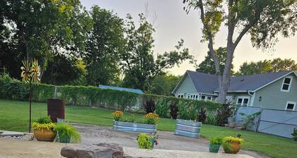 3-bedroom Cottage in the small Country town of Trinidad! Eat/Swim/Relax! REPEAT!