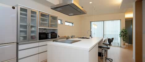 Casa Confort, 3 habitaciones, para no fumadores, vista a la montaña | Cocina privada | Refrigerador con congelador, microondas, horno y parrilla de estufa