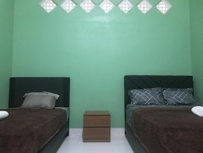 Comfort Twin Room, Park View | Desk, laptop workspace - NH Villa (Kotaraja)