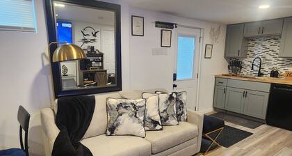 Quaint -2-bedroom house in Lancaster with cool AC breeze