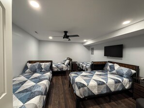 Room - Retreat House Lower Level with 3-bedrooms in Nancy w/AC (Nancy)