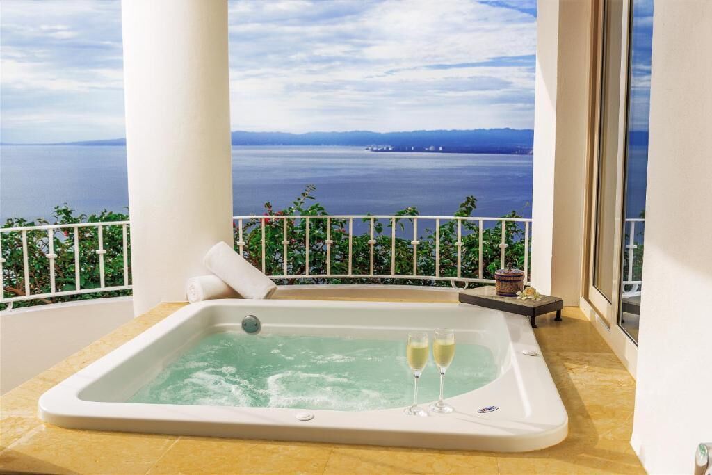 Suite, Balcony, Ocean View | Outdoor spa tub