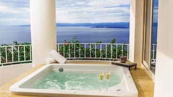 Suite, Balcony, Ocean View | Outdoor spa tub