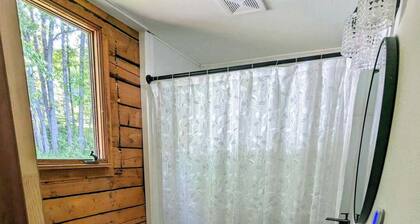 Charming 1-bedroom Cabin in Palmer perfect for a cozy getaway