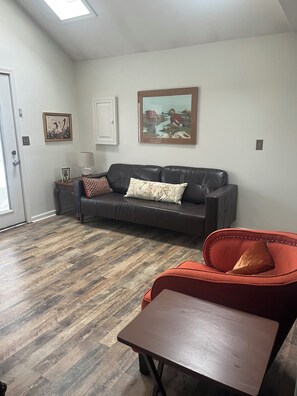 Living area - 2-bedroom, 1-bath, cottage, centrally-located and one block from Hampton Beach (Hampton)