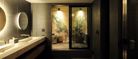 Luxury Villa | Bathroom