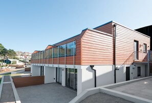 Exterior - Avocet 2 is a stylish coastal apartment offering uninterrupted sea views (Brixham)
