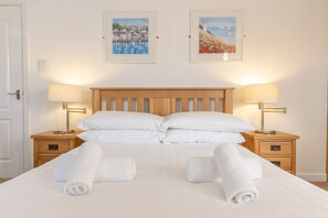 3 habitaciones, tabla de planchar con plancha, cuna de viaje y wifi 