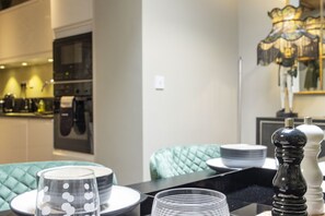 Dining - Five - La Petite Maison is a stylish waterfront holiday apartment in Brixham (Brixham)