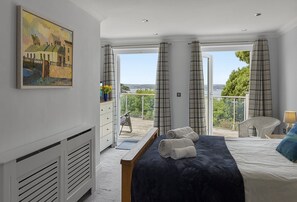 1 dormitorio, tabla de planchar con plancha, wifi y ropa de cama